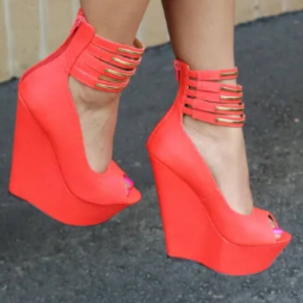 Dera Orange Wedge